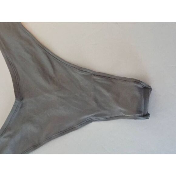 Skims thong panty Nwt - Picture 3 of 9